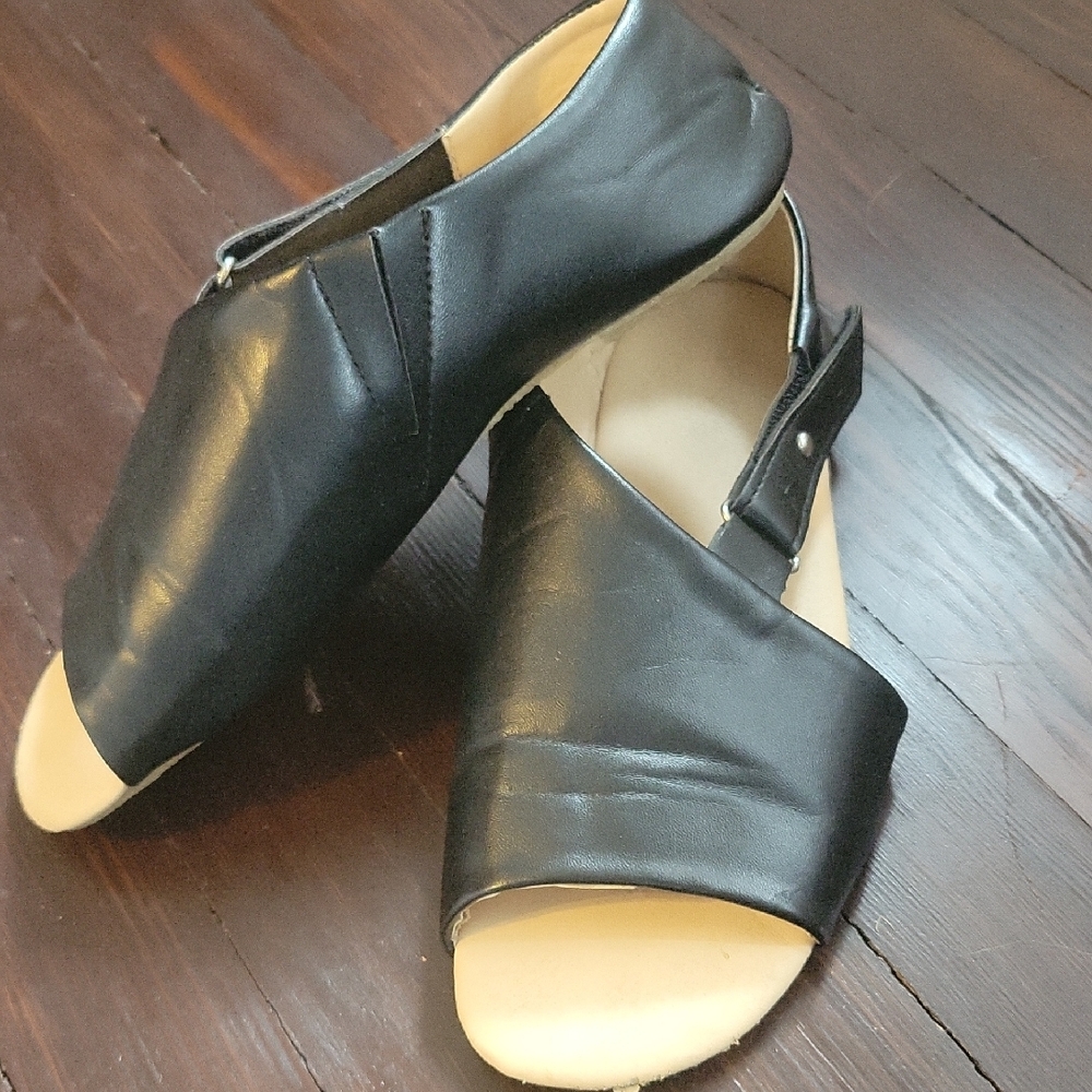 🌻3 For $15 • Black Sandals